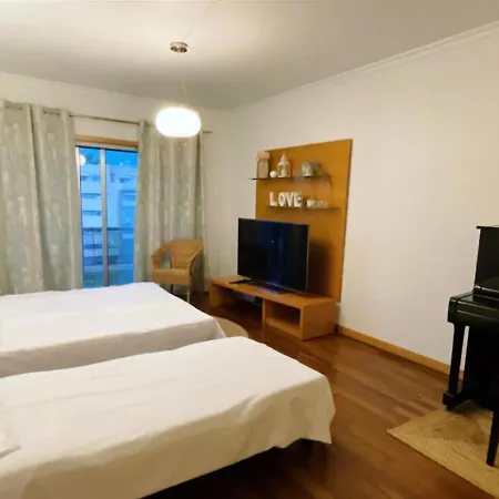 Familiar T3 Em Valongo Com Terraco Privativo E Churrasqueira Campo (Porto)