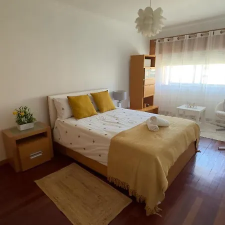 Familiar T3 Em Valongo Com Terraco Privativo E Churrasqueira Campo (Porto)