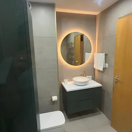 Familiar T3 Em Valongo Com Terraco Privativo E Churrasqueira