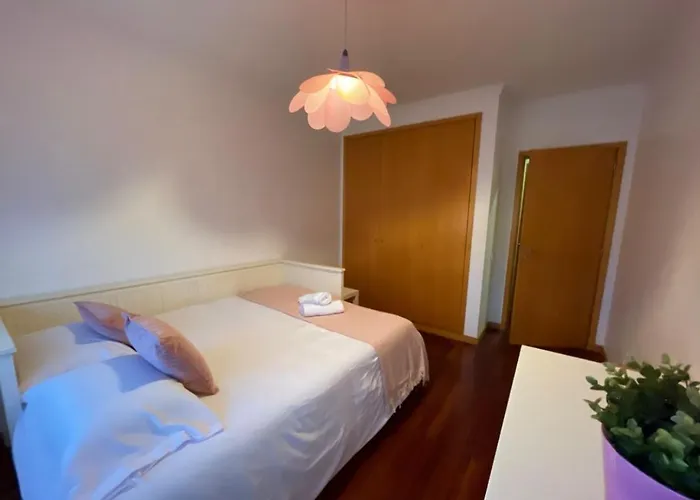 Familiar T3 Em Valongo Com Terraco Privativo E Churrasqueira * Campo (Porto)