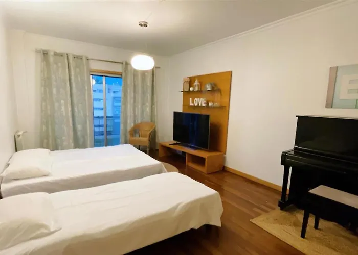 Familiar T3 Em Valongo Com Terraco Privativo E Churrasqueira Campo (Porto)