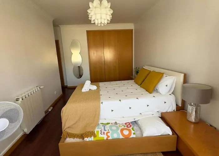 Familiar T3 Em Valongo Com Terraco Privativo E Churrasqueira Campo (Porto)